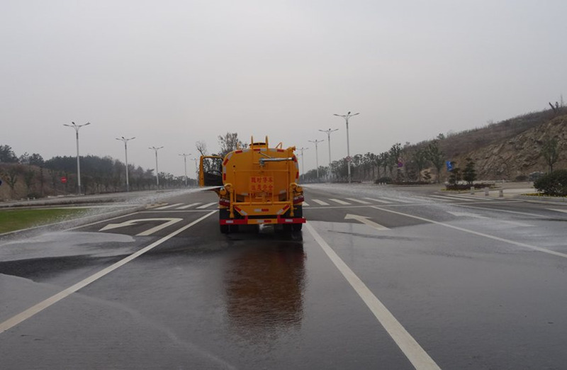 東風(fēng)5噸消防灑水車